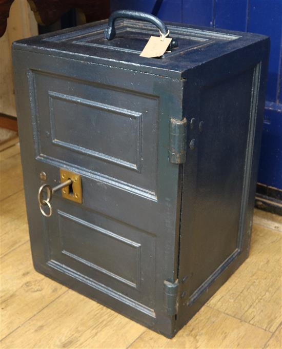 A metal safe with key W.35cm